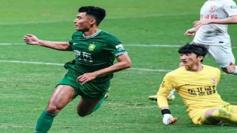 “帕尔梅拉斯迎来切尔西新加盟球员埃斯特旺，将出战世俱杯”