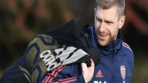 穆里尼奥惋惜费内巴切点球负于对手，欧联杯八强名单公布